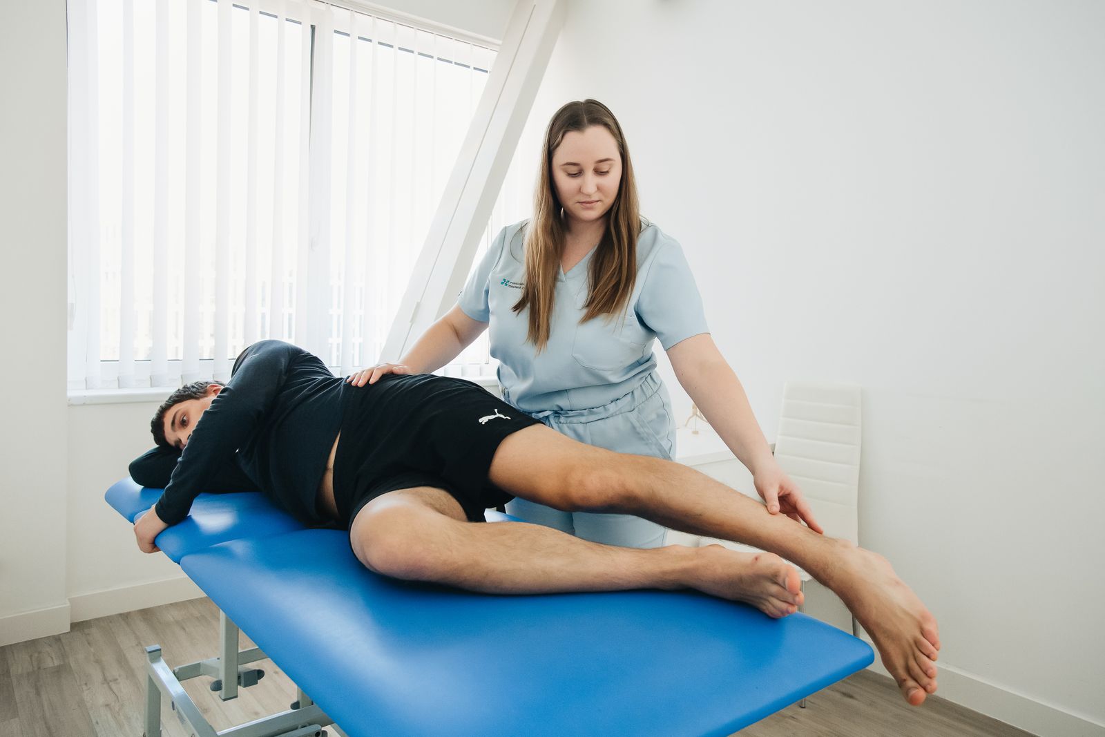 Sesion de fisioterapia y rehabilitacion guiada